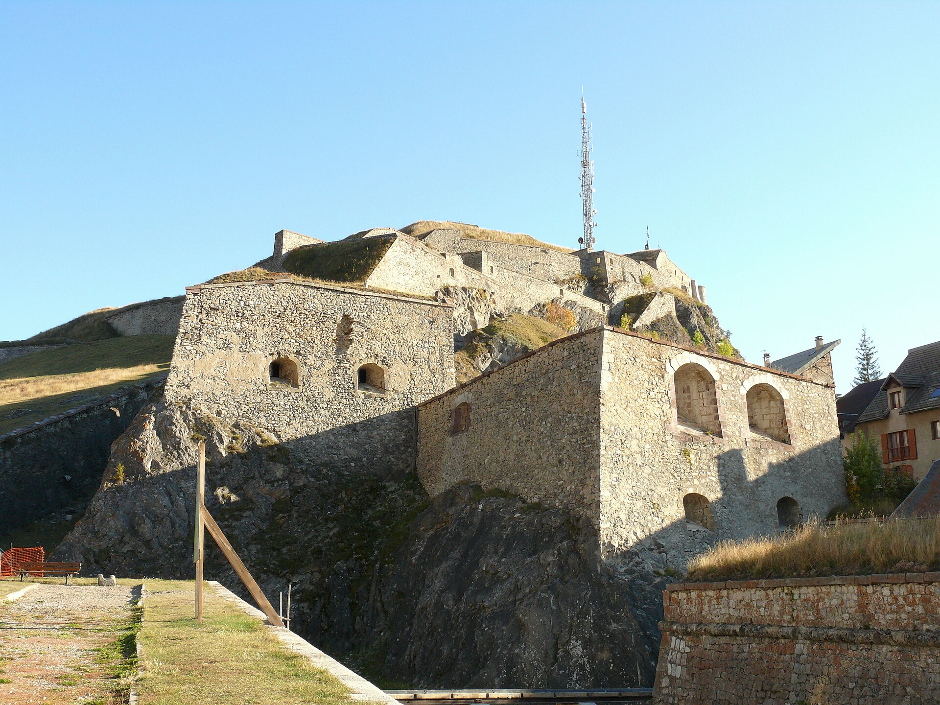 Toits et remparts de Briançon, ville-frontière des Hautes-Alpes
