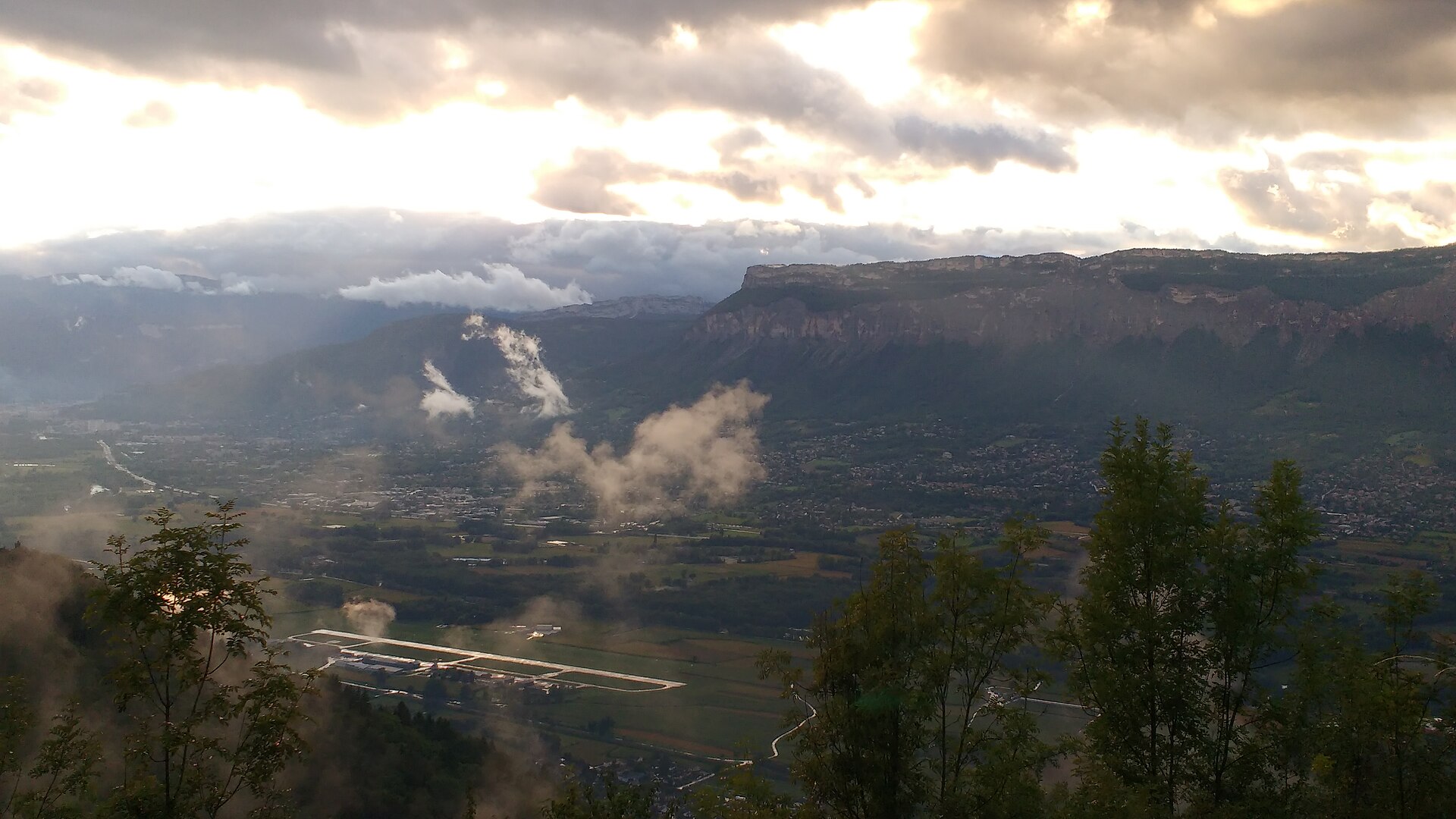 Vallée du Grésivaudan vue vers Le Versoud et la Chartreuse